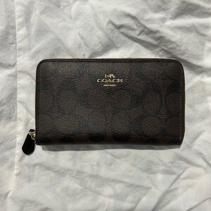 Coach Signature Brown Zip Wallet